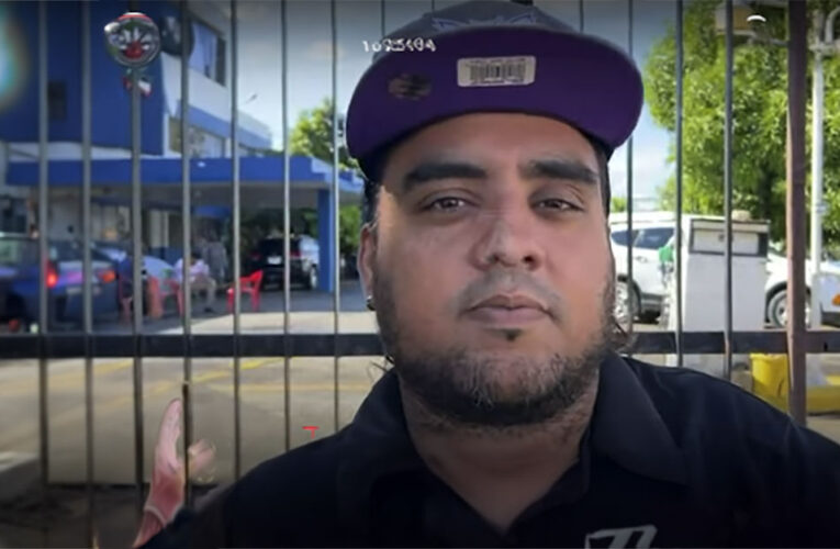 Roban motocicleta del reportero gráfico (PELUCHE GRAPHICS) en SFM