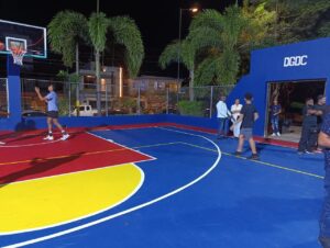 Desarrollo de la Comunidad entrega remozados parque y cancha en SDE