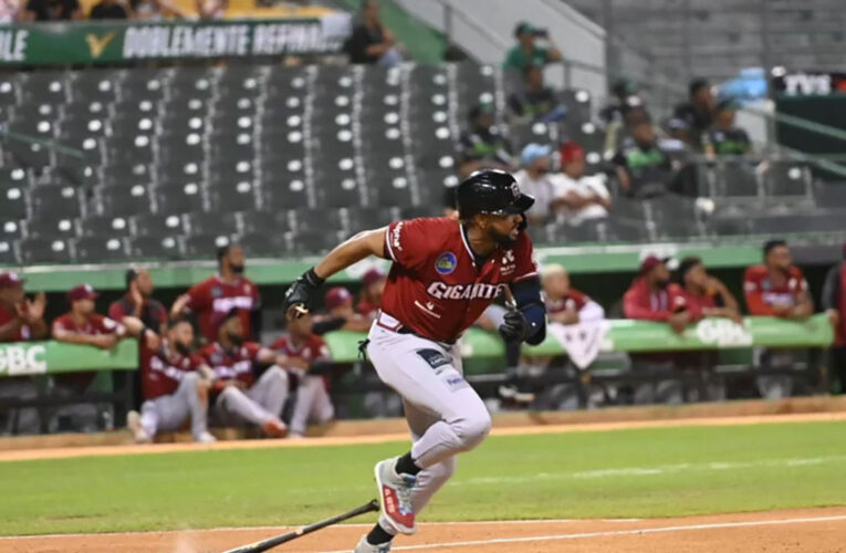 Gigantes rompen racha de derrotas con blanqueada 11-0 ante Estrellas Orientales