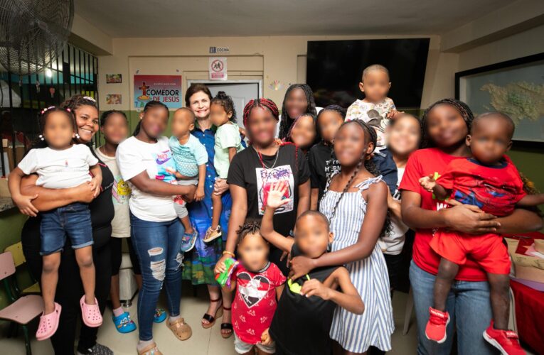Raquel Peña cierra el año compartiendo alegría y esperanza con los niños del Hogar Familia Bethesda