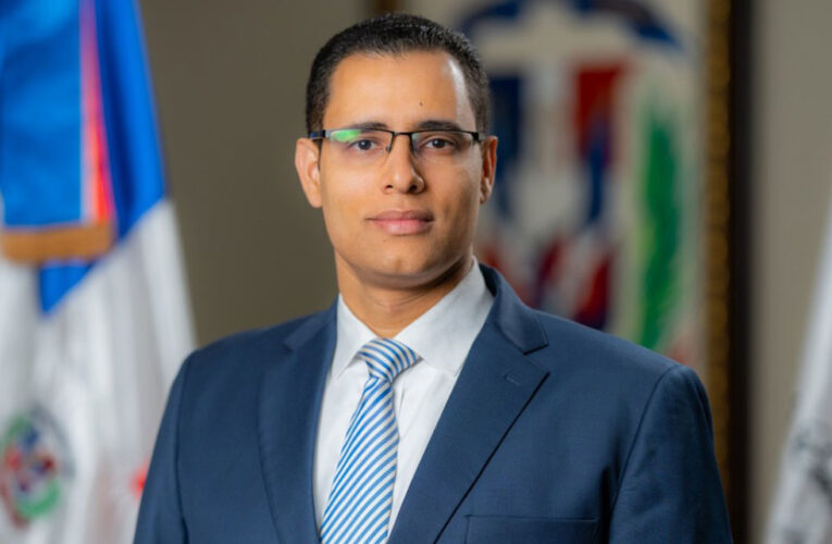 Juan Ariel Jiménez advierte: Ningún gobierno ha alcanzado el desarrollo de un país regalando dinero