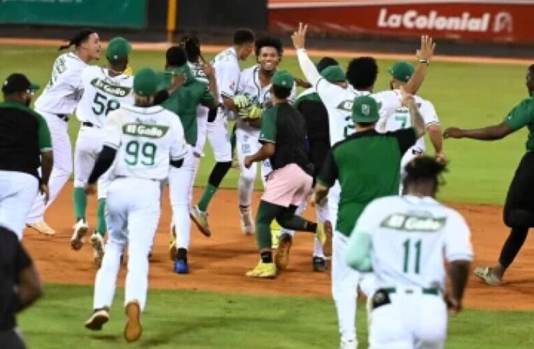 José Barrero y Estrellas dejan en el terreno a los Leones
