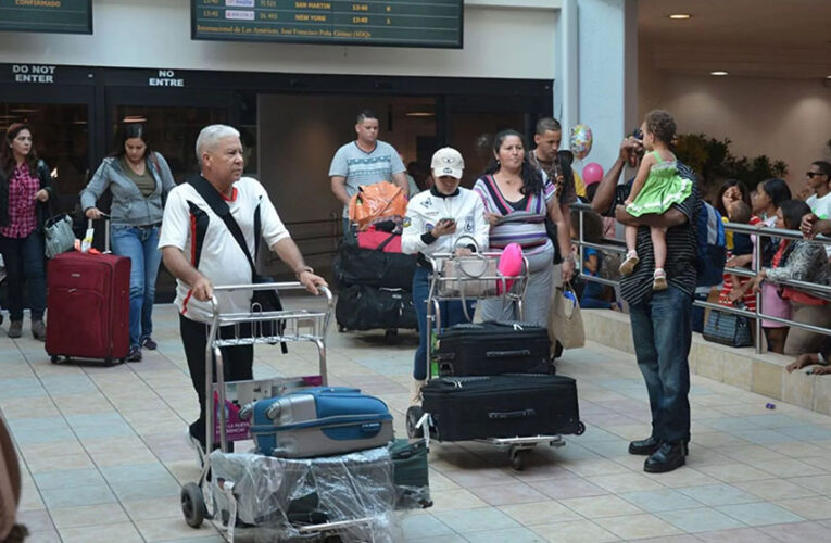Aduanas incrementa un 30 % la gracia navideña para dominicanos en el exterior