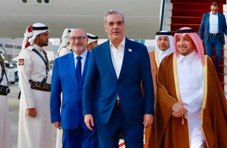Presidente Abinader llega a Qatar para participar mañana sábado en la inauguración del Foro Mundial de Doha y agotar una visita oficial