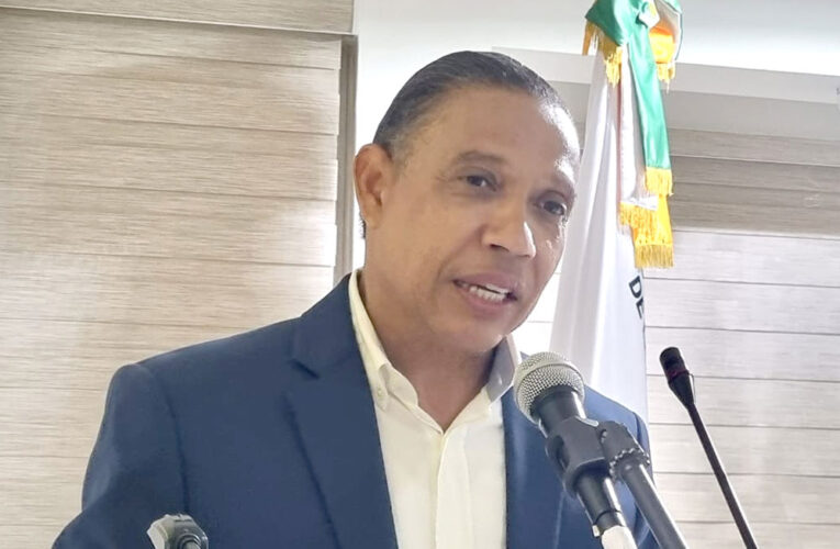 Alcalde Alex Díaz invita este martes 3 al encendido de luces para dar la bienvenida a la Navidad