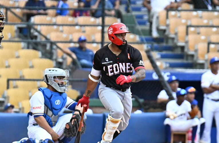Leones siguen dentro de la clasificación tras victoria sobre Licey