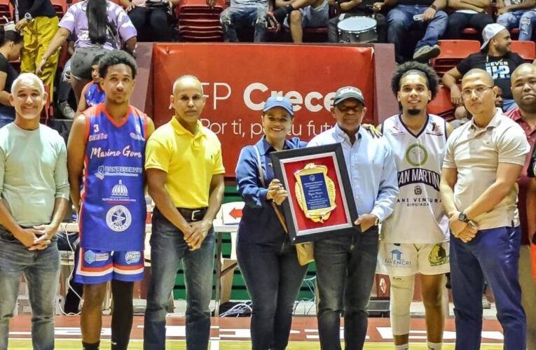 Comité organizador basket superior con refuerzos francomacorisano reconoce empresa Agua María