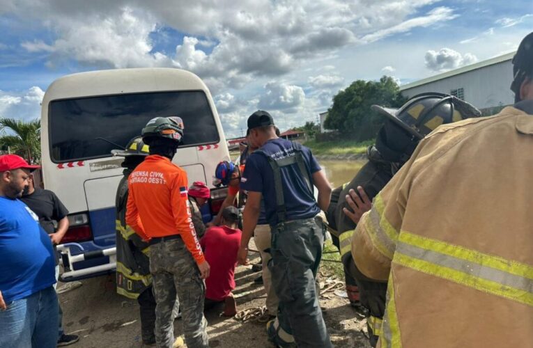 Recuperan cadáver de hombre que cayó con su vehículo en canal de riego en Santiago