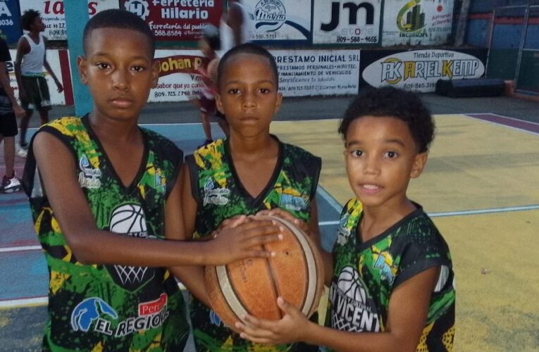 Ferretería de Moya vence academia Dudo Báez continuación torneo navideño club San Vicente