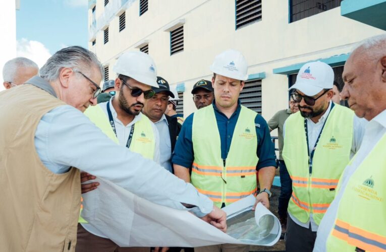 Supervisan avance en la construcción del CCR Las Parras
