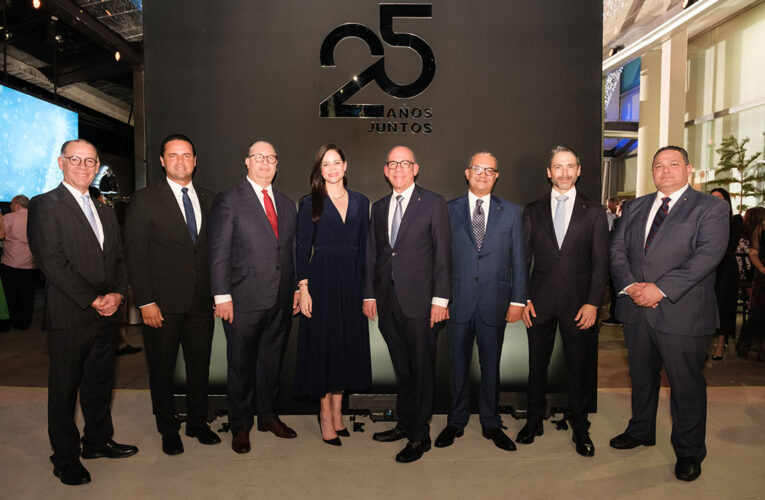 Banco Santa Cruz celebra 25 años de trayectoria en su tradicional encuentro navideño