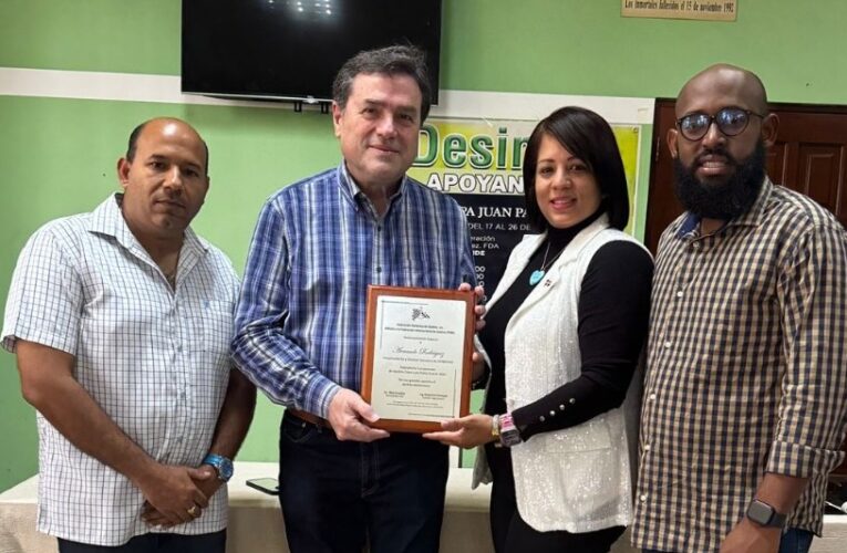 Reconocen Armando Rodríguez en Campeonato Copa Juan Pablo Duarte de Ajedrez 2025