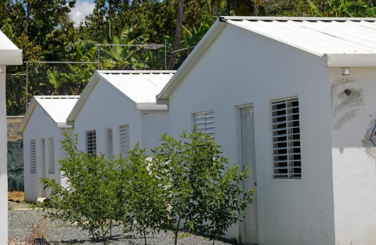 Propeep da toques finales a 40 viviendas para familias pobres de San Cristóbal