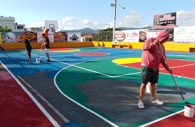 Alcaldía francomacorisana cumple con montaje del torneo de basket club Juan Alberto Espinola