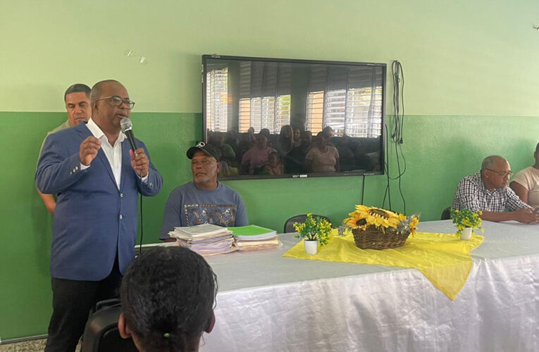 Organizaciones comunitarias y gremiales respaldan gestión del director de la Escuela Cristo Rey de los Jardines