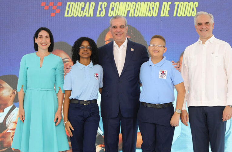 Presidente Abinader llama a los padres a acompañar y motivar a sus hijos en el nuevo año escolar 2025-2026