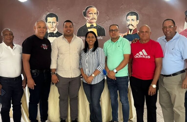 Alcaldía de Castillo recibe visita del director regional Nordeste de Obras Públicas