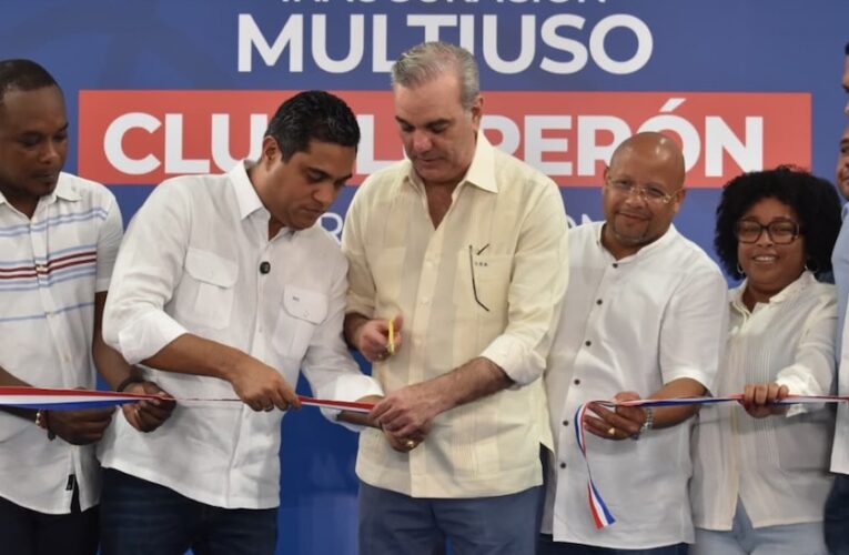 Presidente Abinader y ministro Kelvin Cruz entregan Multiuso Club Luperón
